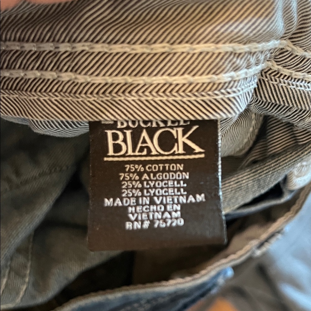 Buckle Men's Relaxed Jeans in Washed Blue - Picture 7 of 8